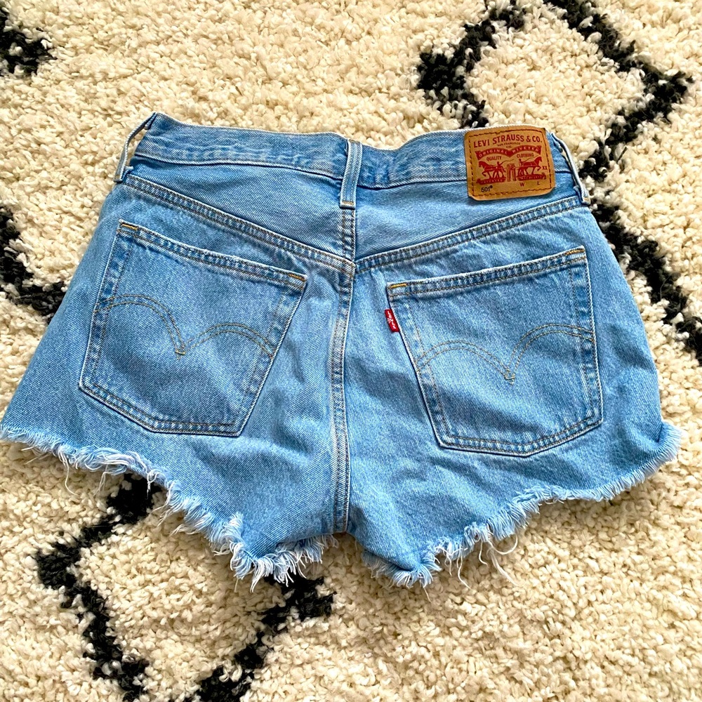 Levi’s high rise 501 shorts size 27 brand new